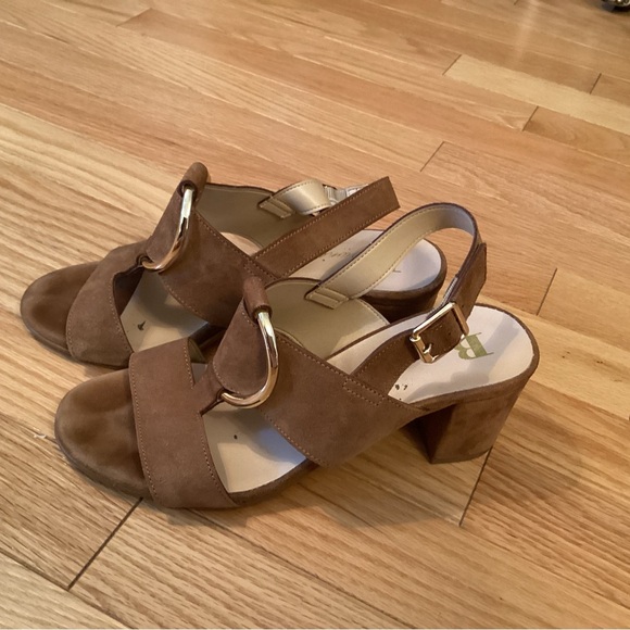 Browns Cuoio Cam Leather Heels with Gold Hardware - Picture 9 of 14